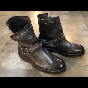 NWT Frye Natalie Rebel Leather Bootie - Size 8